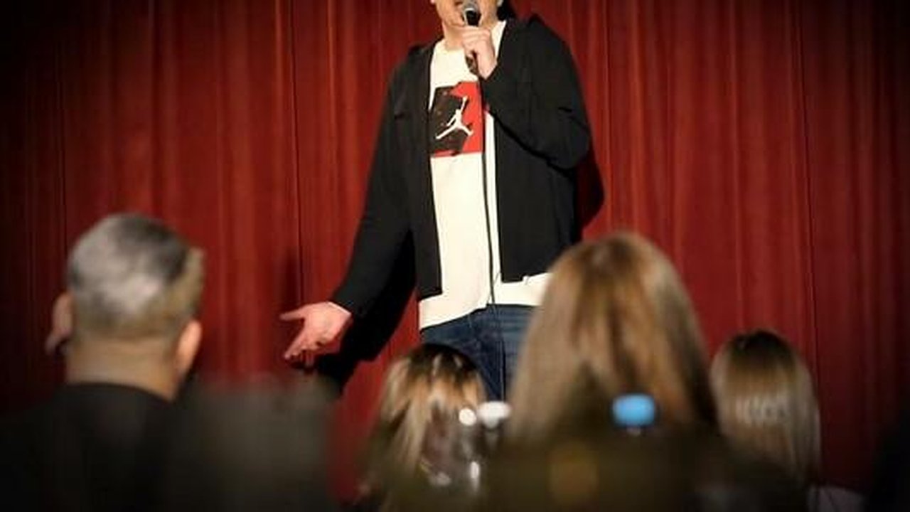 Главная картинка новости: Комик Слава Комиссаренко рассказал об инциденте с фанаткой из Екатеринбурга