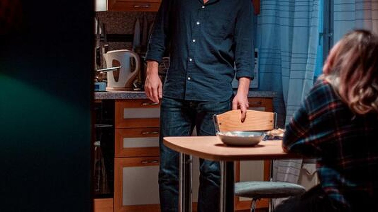 Главная картинка новости: В Екатеринбурге впервые покажут новый сериал "Контакт"