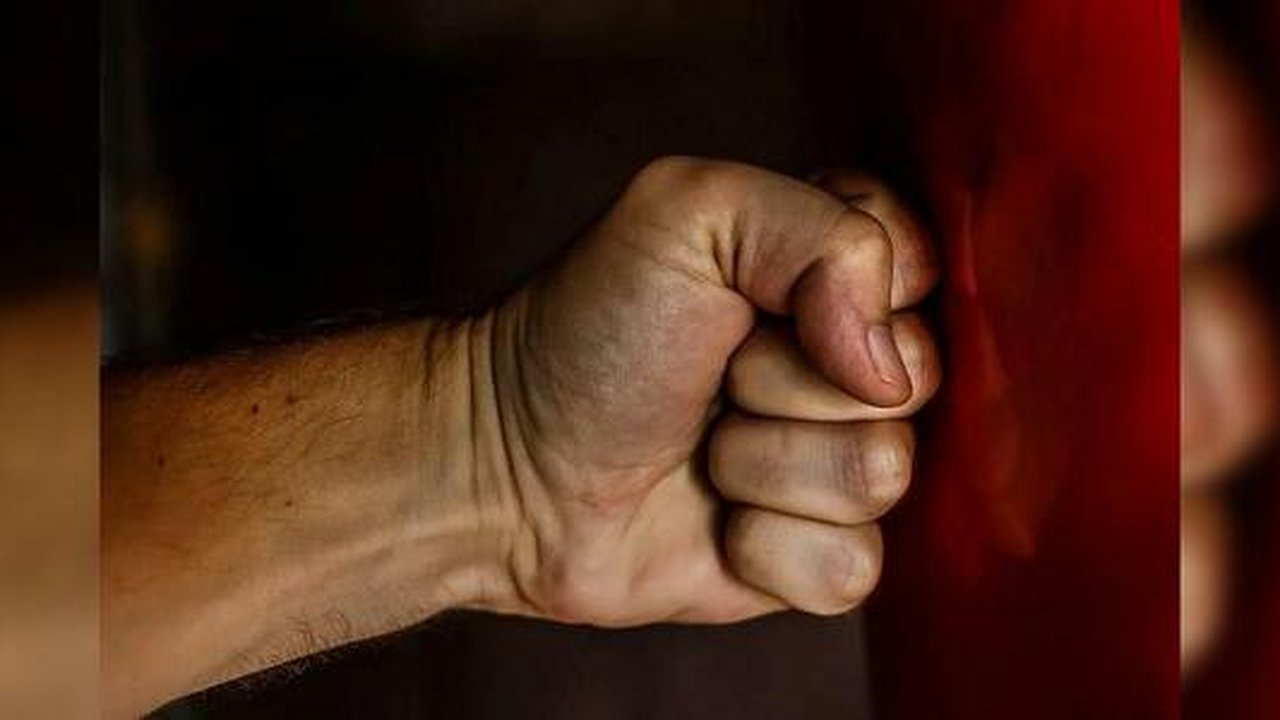 Главная картинка новости: Уралочка убила собутыльника-ловеласа чайником