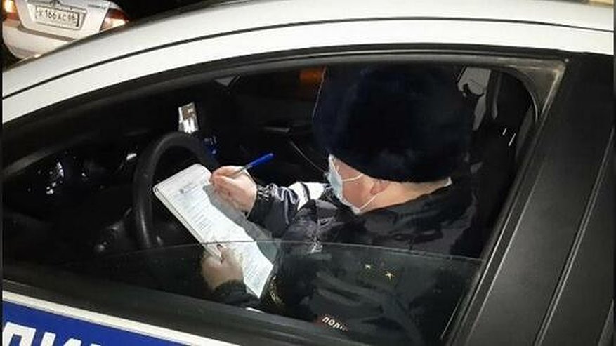 В Екатеринбурге водитель сбил человека на заправке и скрылся