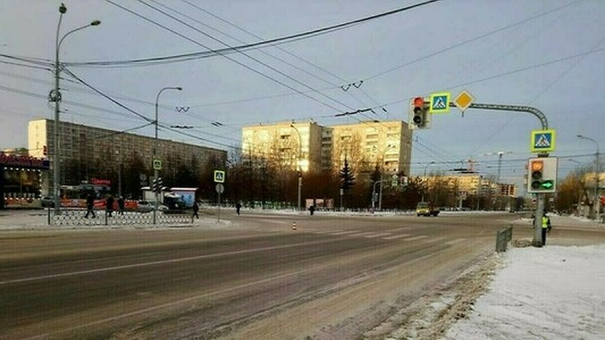 Главная картинка новости: Увезли в больницу со сломанной ногой: в Екатеринбурге ищут водителя, сбившего пешехода