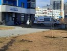 В Екатеринбурге девушка выпала из многоэтажки