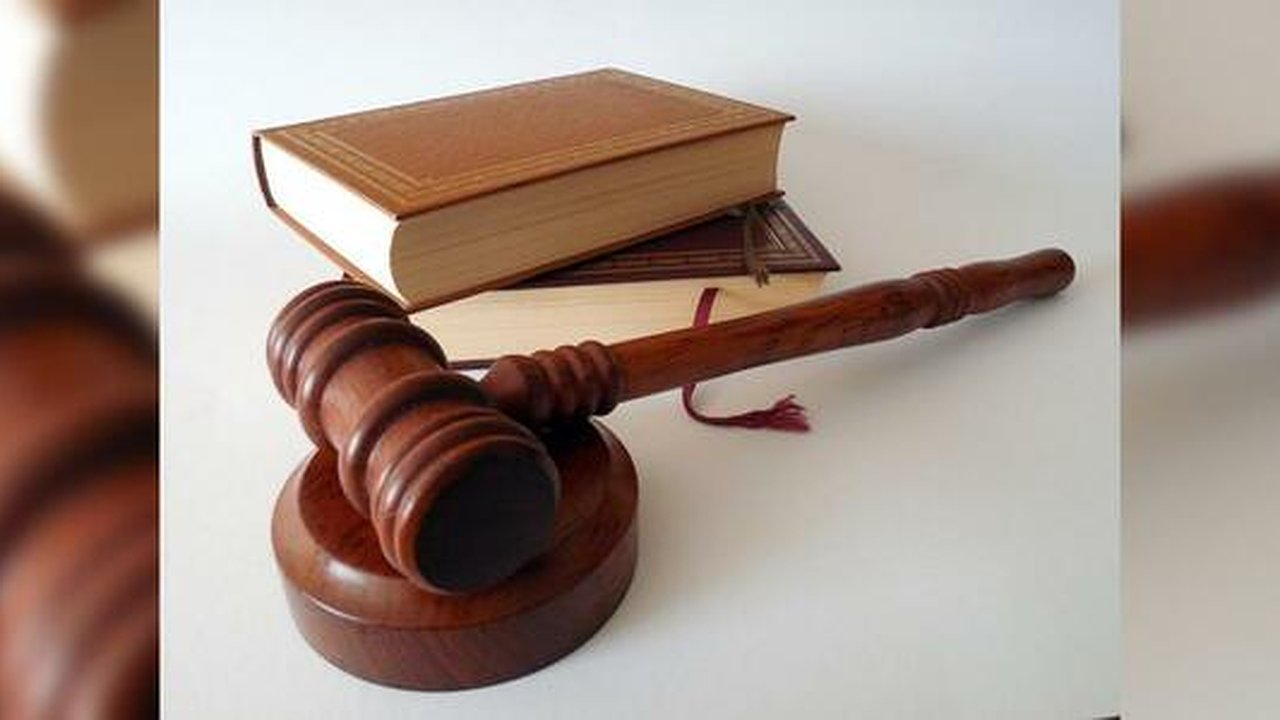 Главная картинка новости: В Екатеринбурге осудят главу банды телефонных мошенников