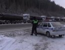 Брошенные грузовики увезли с Серовского тракта за 3 часа до Нового года