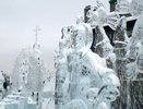 Огромные иконы изо льда появились в Екатеринбурге на Рождество