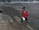 На Посадской в Екатеринбурге все дворы затопило холодной водой