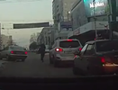 ДТП на улице Луначарского в Екатеринбурге: водитель сбил пешехода - видео, 9 февраля 2015 года