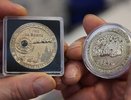 Годовщина со дня падения Челябинского метеорита: ювелиры выпустили 100 позолоченных медалей - фото, видео, 15 февраля 2015