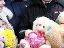 Полицейские и дальнобойщик приняли роды на трассе Екатеринбург-Тюмень: 16-летняя роженица не доехала до роддома - фото 14 февраля 2015 года