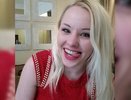 Порноактриса из Екатеринбурга своим лобком нарисовала картину