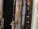Жильцы дома в Пионерском поселке уже три года не могут выселить бездомных из подвала своего дома - фото 19 февраля 2015 года
