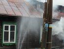 Пожар на Самолетной: случайный прохожий пытался вытащить из горящего дома женщину - фото и видео 27 февраля 2015 года