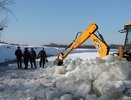Поиски серовской школьницы: экскаватор рагребает лед на реке Какве фото и видео 8 марта 2015 года