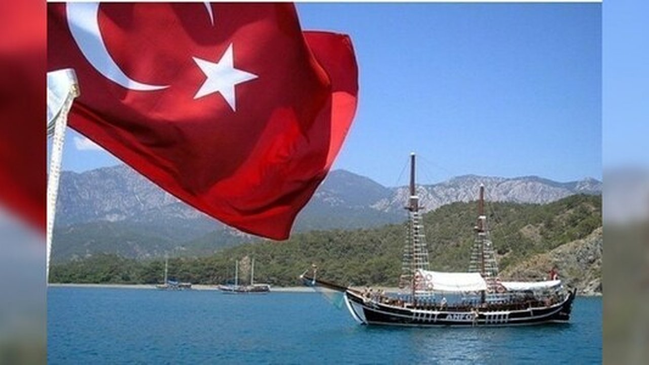 Главная картинка новости: Въезд в Турцию: для российских туристов хотят отменить загранпаспорта - фото, видео