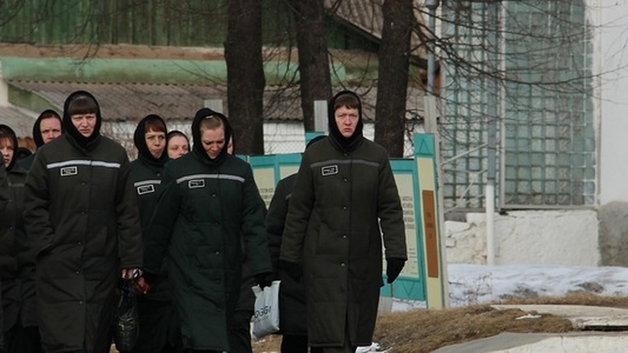 Главная картинка новости: Репортаж из женской колонии Нижнего Тагила: малыши сидят рядом с мамами, осужденными за убийства, наркотики и обман