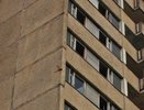 В Екатеринбурге мужчина пытался спрыгнуть с 16 этажа, ругая Путина и Обаму - 23 марта 2015 года
