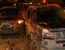 В Екатеринбурге на перекрестке Циолковского-Сурикова произошло ДТП с участием двух внедорожников- фото 25 марта 2015 года