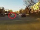 На Вторчермете ребёнок попал под колёса легковушки, видео - 2 апреля 2015 года