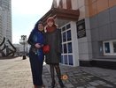 Эксперимент НАШЕЙ: как люди в Екатеринбурге реагируют на приставание цыганки - фото и видео 8 апреля 2015 года