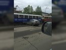 В Екатеринбурге на улице Бакинских Комиссаров «Лада» застряла на трамвайных рельсах - 21 мая 2015 года