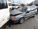 В Екатеринбурге водитель ВАЗ-2114 с битой бросился на маршрутку, не уступившую ему дорогу - 21 мая 2015 года