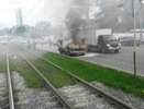 «Волга» загорелась на ходу: фото с улицы Челюскинцев в Екатеринбурге - 25 мая 2015 года