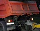 Сегодня ночью в Екатеринбурге на улице Белореченской мужчина попытался прокатиться на уборочном прицепе КАМАЗа и погиб - 3 июня 2015 года