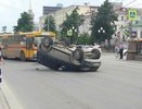 В центре Екатеринбурга столкнулись два внедорожника: «УАЗ-Патриот» и «Мицубиси» - фото 3 июня 2015 года