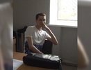 В Екатеринбурге полицейские задержали мужчин, которые выбрасывали из окна вещи и оскорбляли сотрудников МВД - 4 июня 2015