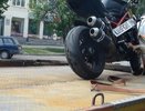 ДТП в Екатеринбурге на улице Комсомольской, 7,  девушка на «Шевроле Ланос» не пропустила мотоцикл «Дукати Монстр» - фото - 14 июня 2015 года