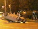 В Екатеринбурге ночью «Опель Астра» вылетел на встречку и перевернулся на кольце улиц Малышева и Карла Либкнехта - 16 июня 2015