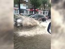 В Екатеринбурге прошел дождь, машину затопило. Кто должен возместить ущерб, рассказал юрист