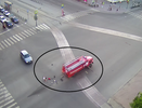 В Интернете появилось видео аварии скутера и пожарной машины в Екатеринбурге на перекрестке улиц Ленина - Карла Либкнехта - 29 июня 2015