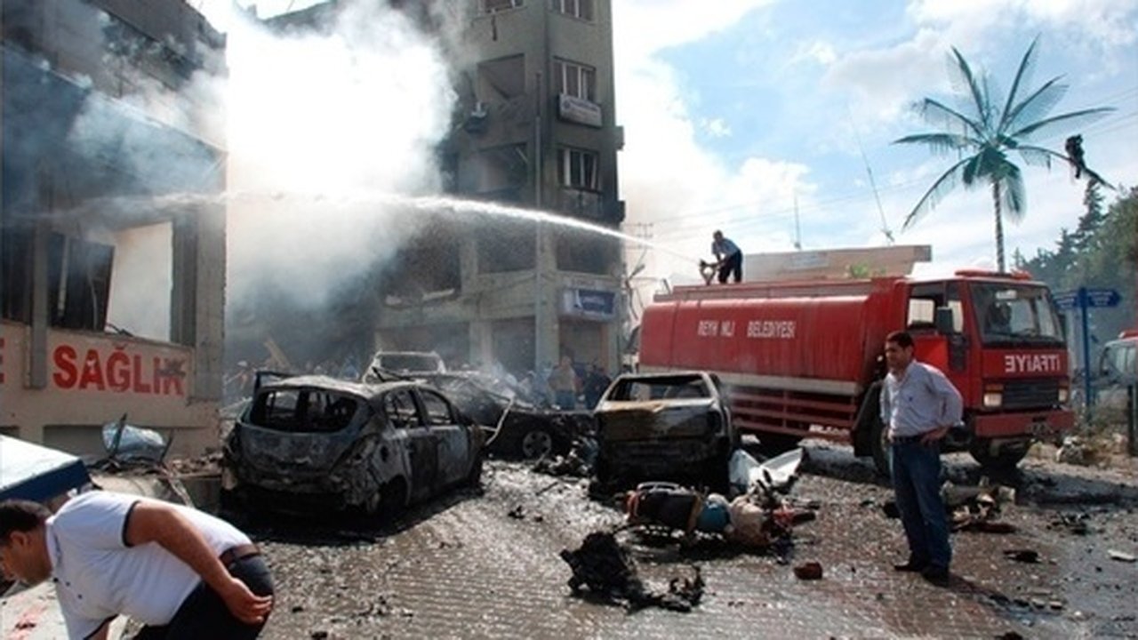 Главная картинка новости: Возле полицейского участка в Турции прогремел взрыв: пострадали 24 человека - 2 августа 2015 - видео