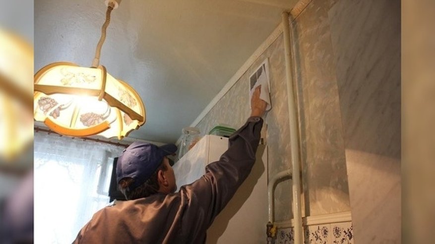 Главная картинка новости: Газовики проверилит тягу в домах Екатеринбурга: акция «Нет тяги - нет газа» - 7 сентября 2015 года