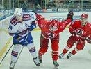 Хоккейный клуб «Автомобилист» в Екатеринбурге одержал победу над СКА 22 октября 2015 года – фото