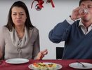 Три пары итальянцев попробовали русские новогодние блюда – видео