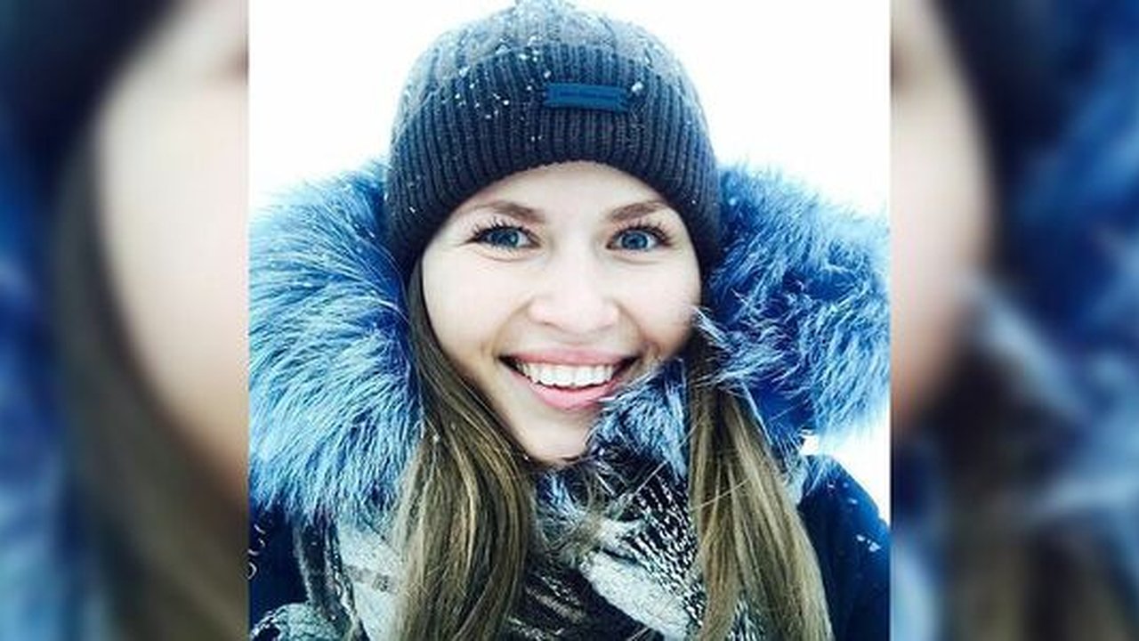 Главная картинка новости: Звезда клипа «Экспонат»  Юлия Топольницкая снялась в новом рекламном ролике  «Как принимать подарки»