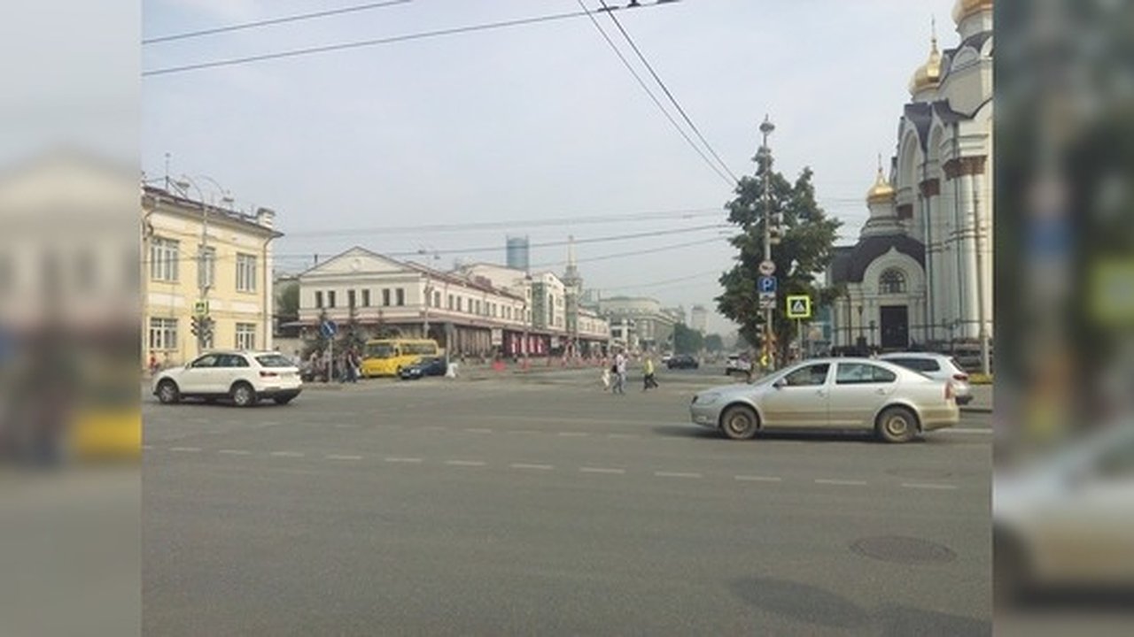 Главная картинка новости: В Екатеринбурге с 6 по 9 июля закрыто движение по улице 8 марта