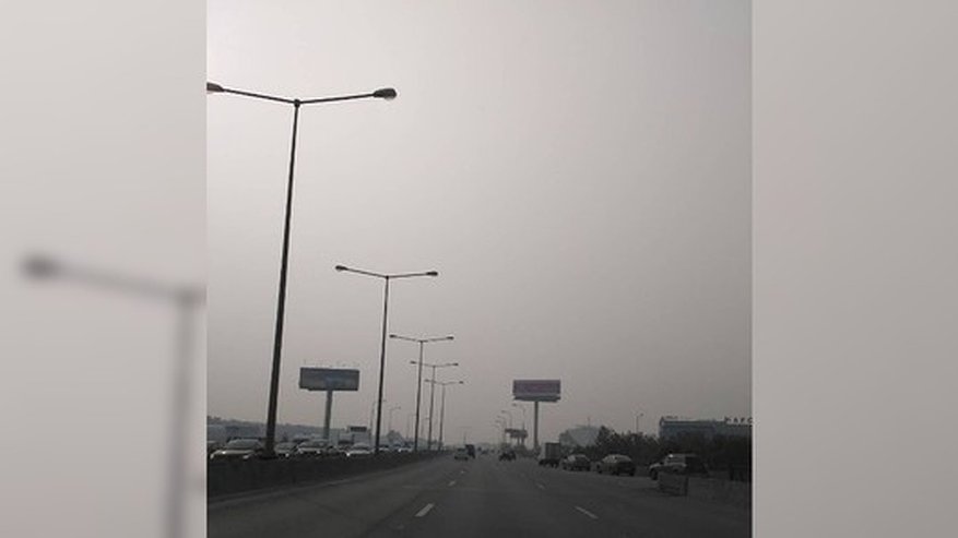 Главная картинка новости: Горожане недоумевают из-за смога, висящего над Екатеринбургом вторую неделю