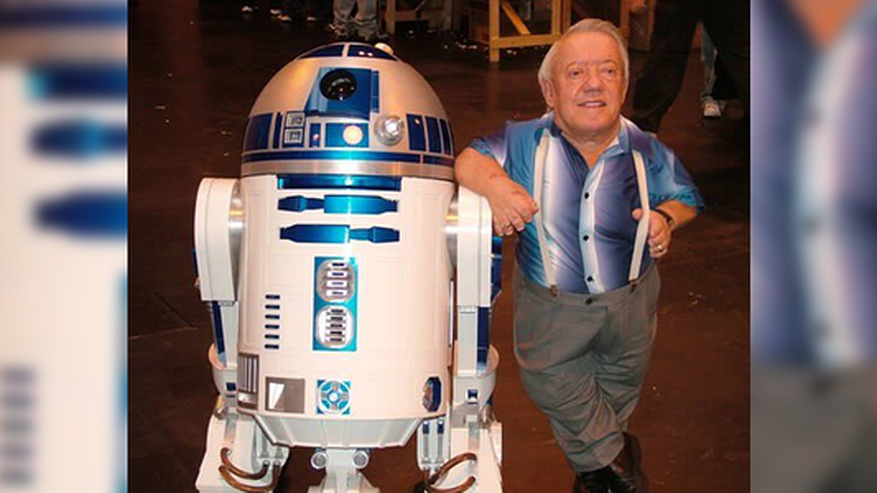 Главная картинка новости: Умер актер-карлик, который сыграл робота R2-D2 в «Звездных войнах»