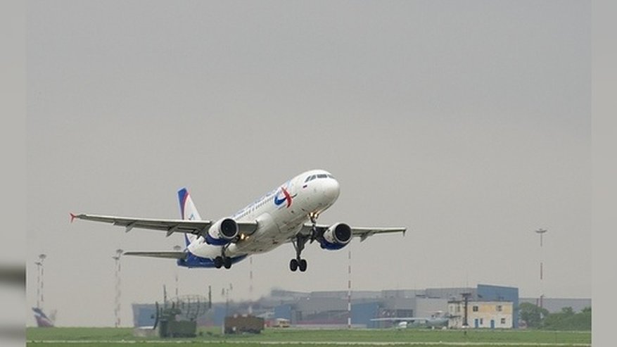 Главная картинка новости: Пассажирке «Уральских авиалиний» стало плохо во время полета из Бургаса в Екатеринбург 9 сентября 2016 года