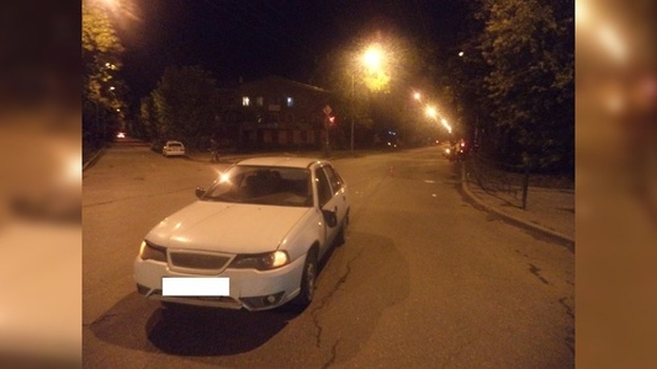 Главная картинка новости: В Екатеринбурге подросток получил открытый перелом в результате наезда «Дэу Нексии» – фото