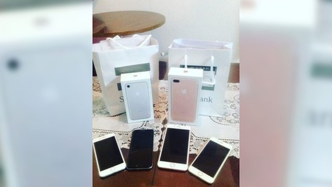 Главная картинка новости: В Екатеринбурге сметают с прилавков iPhone 7 и iPhone 7 Plus, поступившие сегодня в продажу