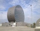 В Первоуральске открылся первый в России Инновационный культурный центр за 700 млн рублей. Местные жители прозвали здание «шайбой» - фото