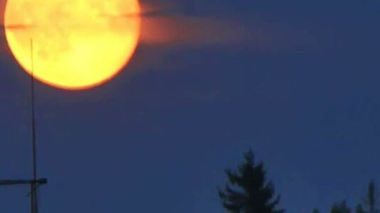 Главная картинка новости: В выходные жители Екатеринбурга увидят «суперлуние»