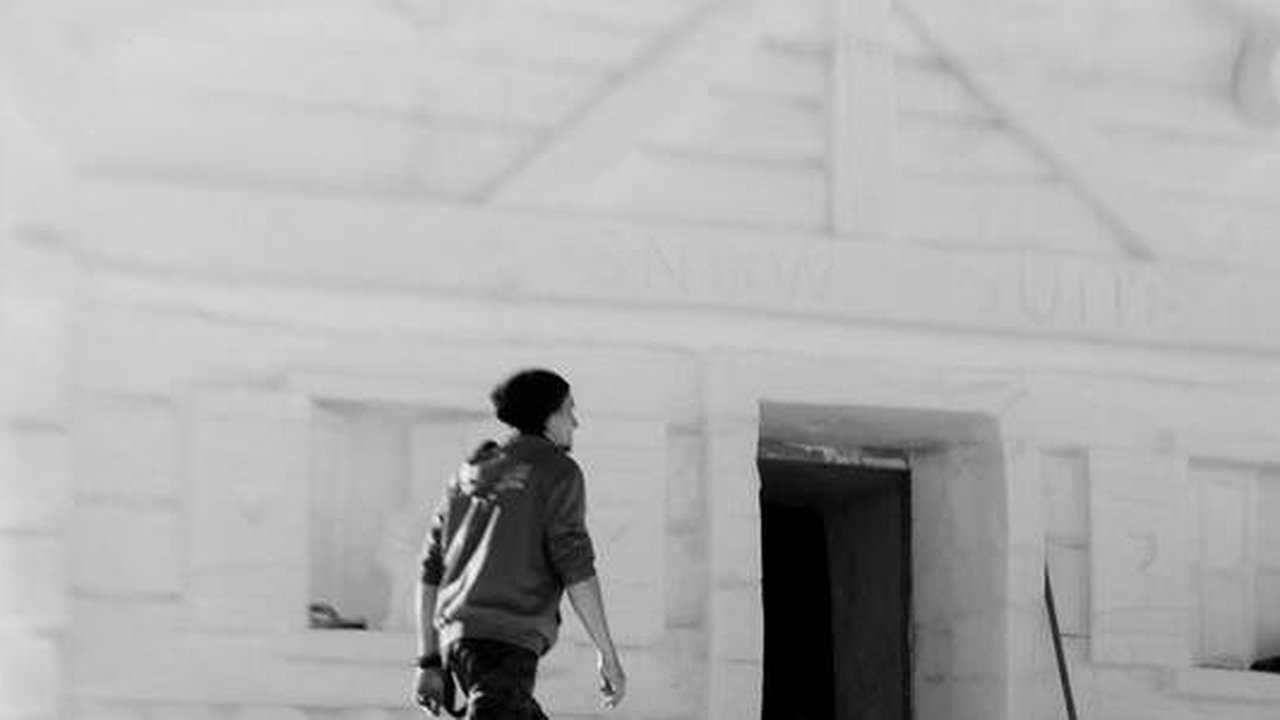 Главная картинка новости: Екатеринбургский скульптор Константин Евдокимов создал дом из снега при итальянском отеле: интервью 22 декабря 2016 года – фото