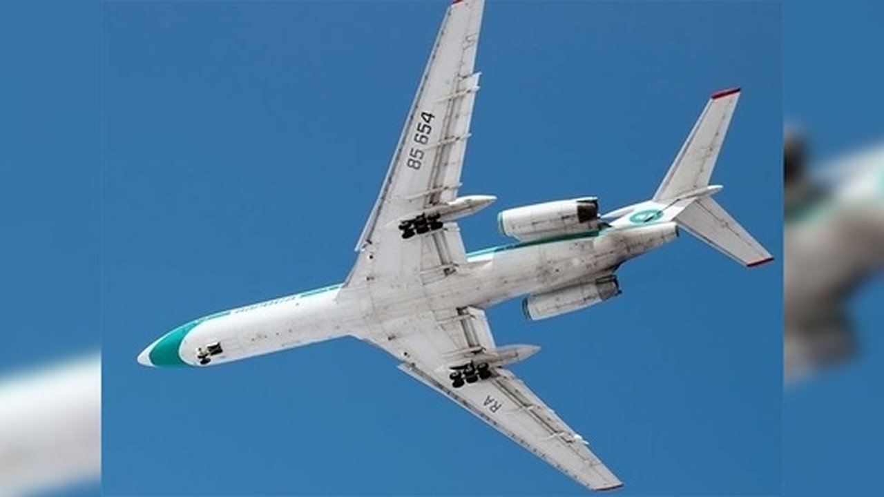 Главная картинка новости: Пропавший российский самолет в Сочи: хроника поисков