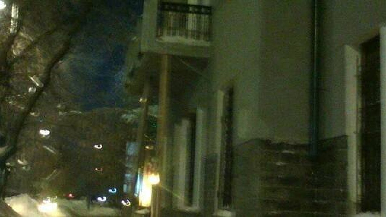 Главная картинка новости: В Екатеринбурга на улице Февральской революции разваливается памятник архитектуры Дом Петровых - фото