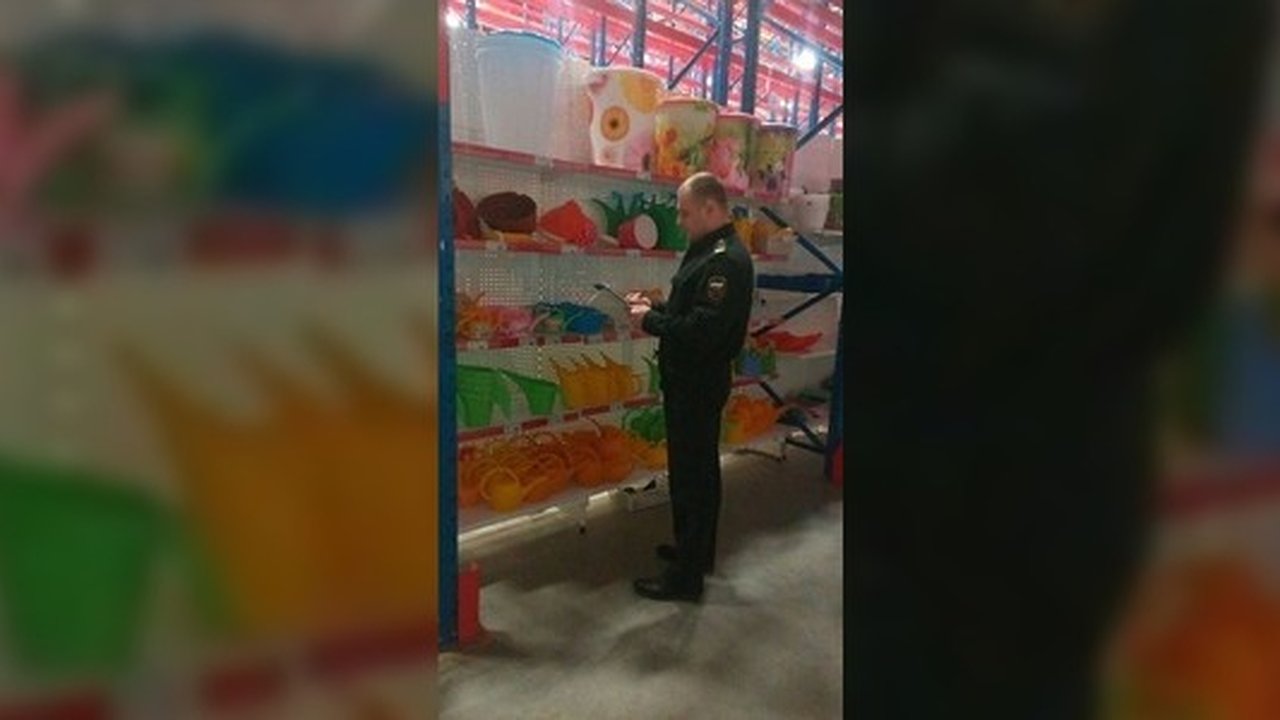 Главная картинка новости: В Екатеринбурге приставы арестовали имущество магазина из-за долга в 246 миллионов рублей